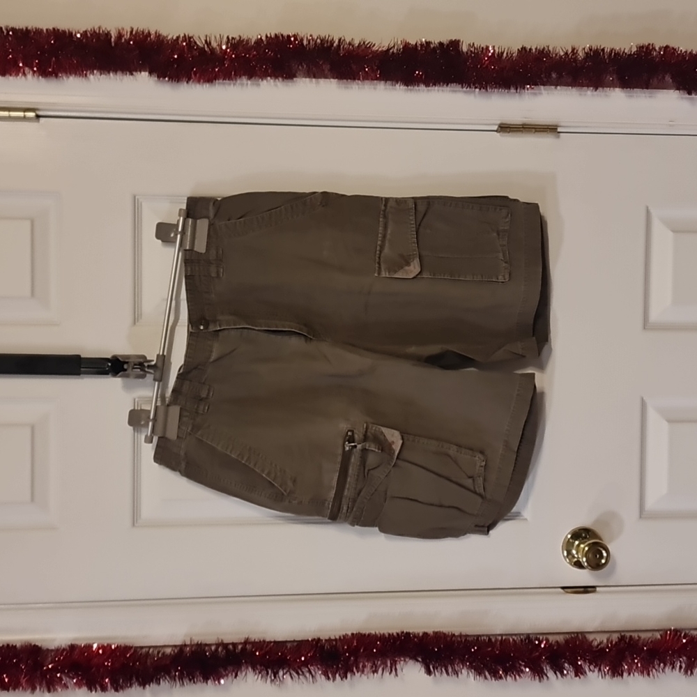 Columbia gray cargo short 32 waist